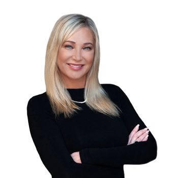 Portrait of Ali Bearnarth, REALTOR®.